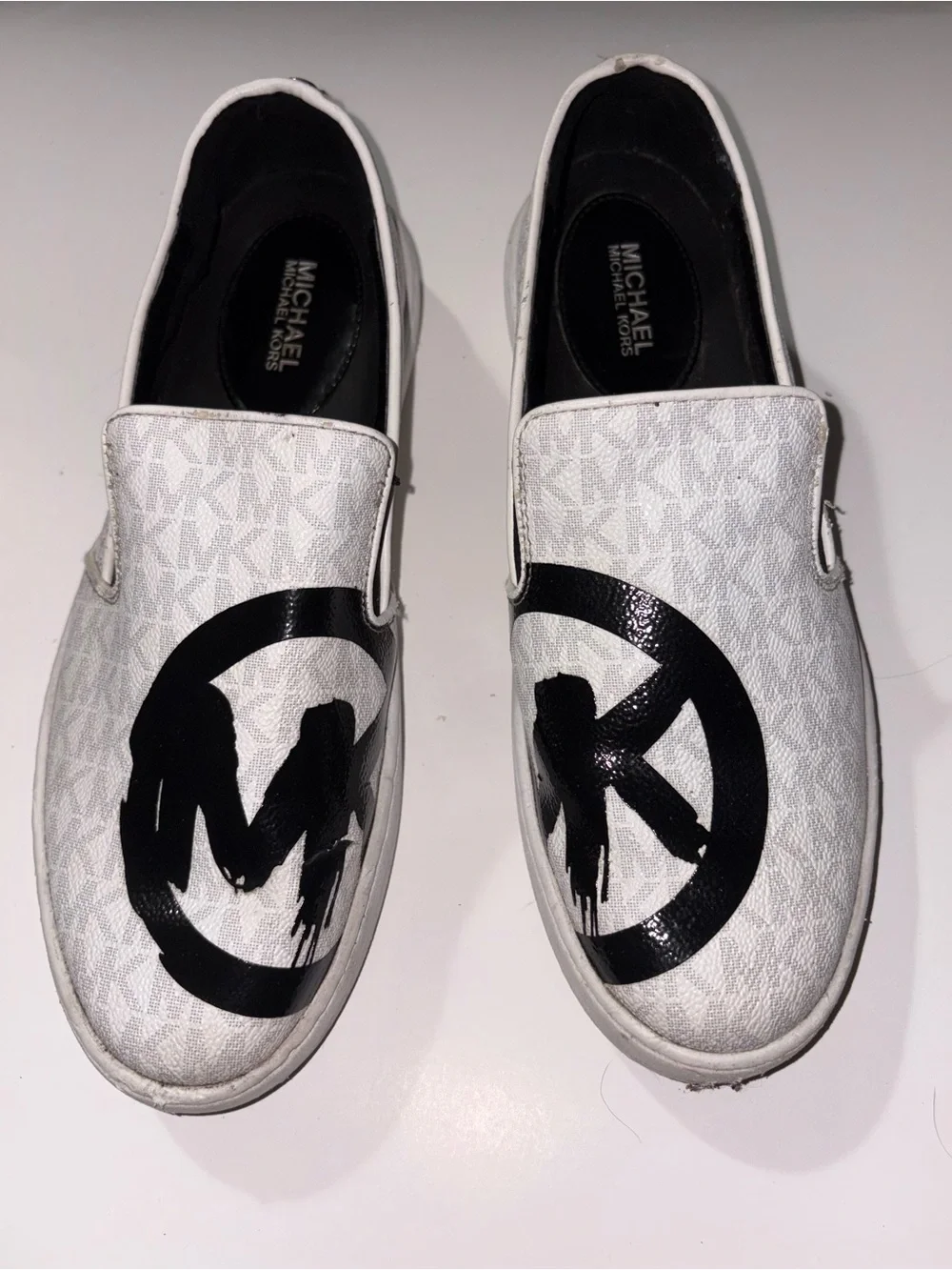 Michael Kors Keaton Graffiti Slip On Sneakers Women’s Size 9 White Signature Log
